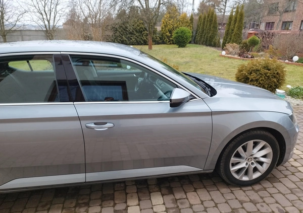 Skoda Superb cena 82500 przebieg: 154745, rok produkcji 2018 z Częstochowa małe 301